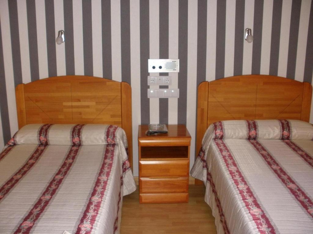 Hostal Virgen Del Villar Laguna de Duero Rum bild