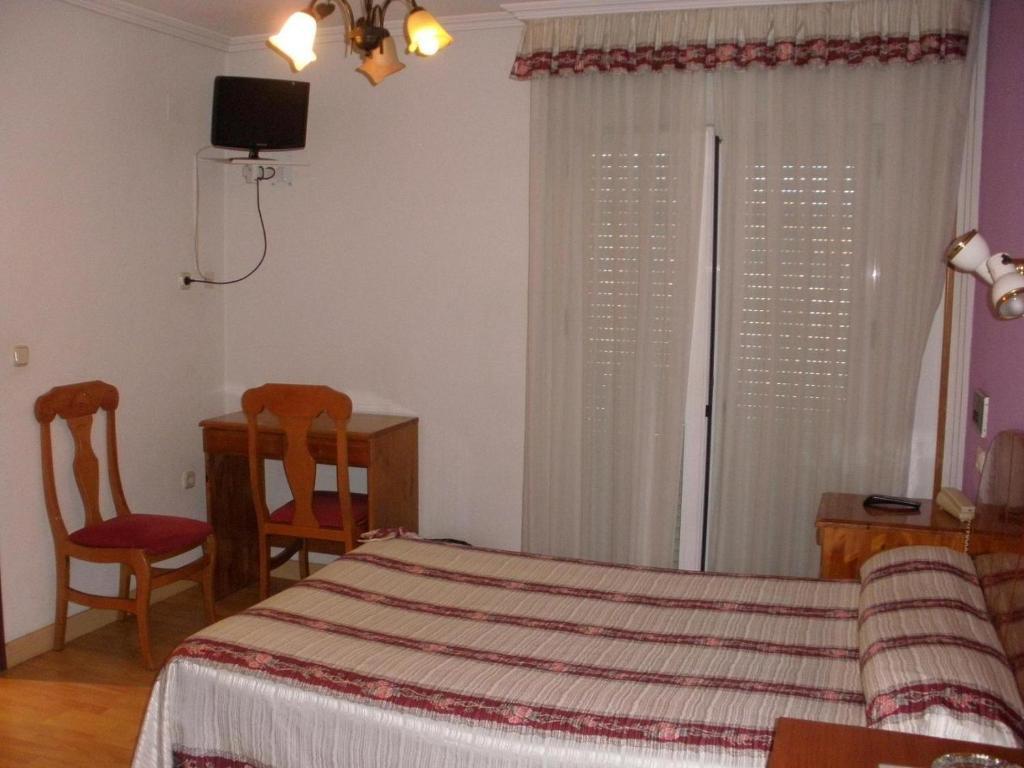 Hostal Virgen Del Villar Laguna de Duero Rum bild