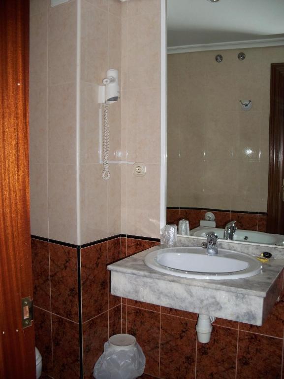 Hostal Virgen Del Villar Laguna de Duero Rum bild