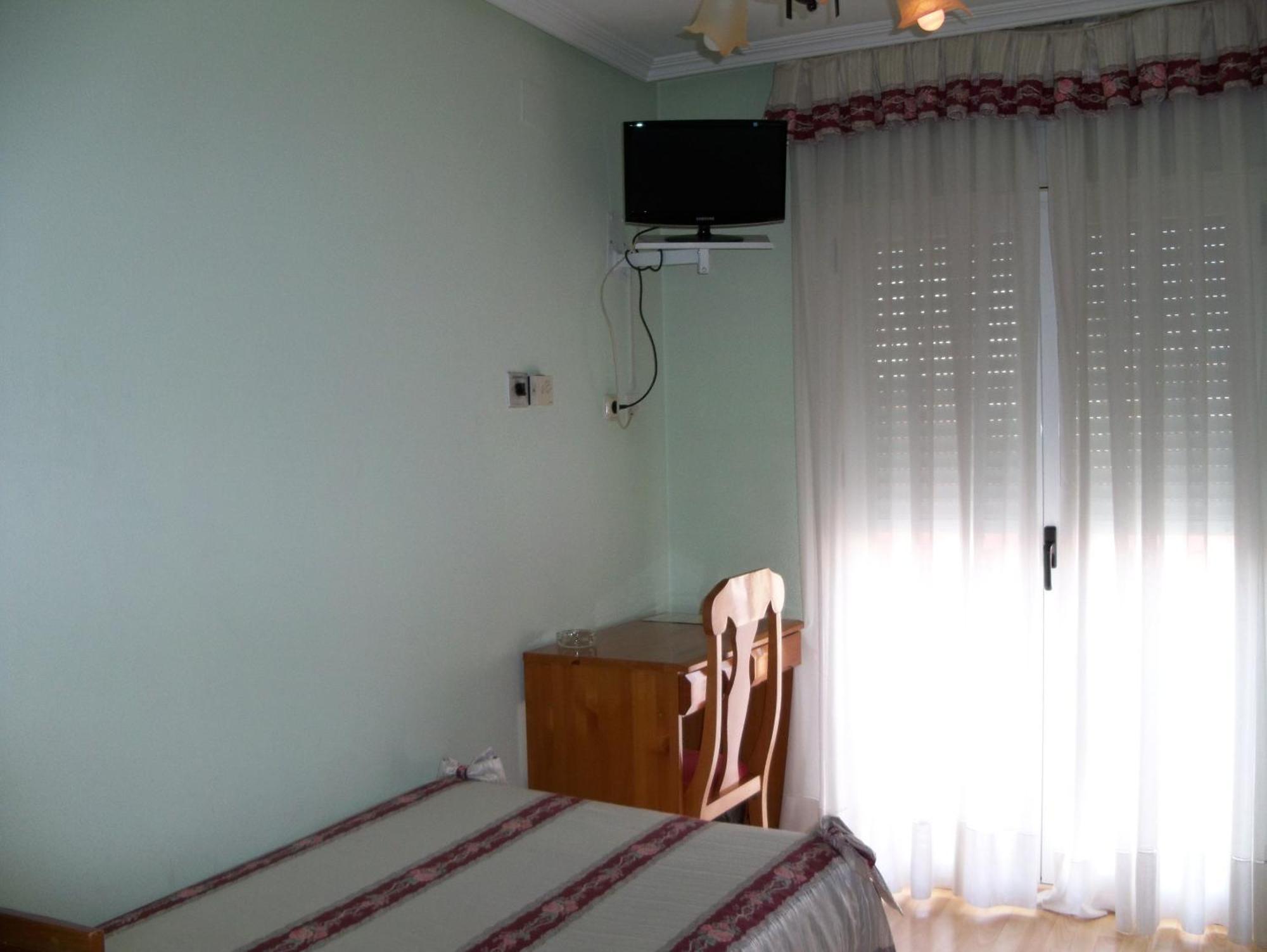 Hostal Virgen Del Villar Laguna de Duero Exteriör bild
