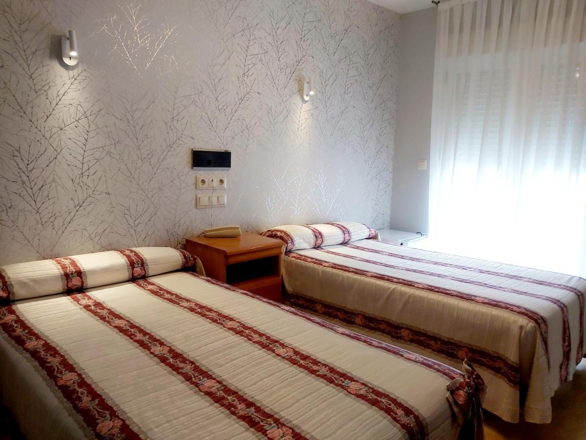 Hostal Virgen Del Villar Laguna de Duero Exteriör bild