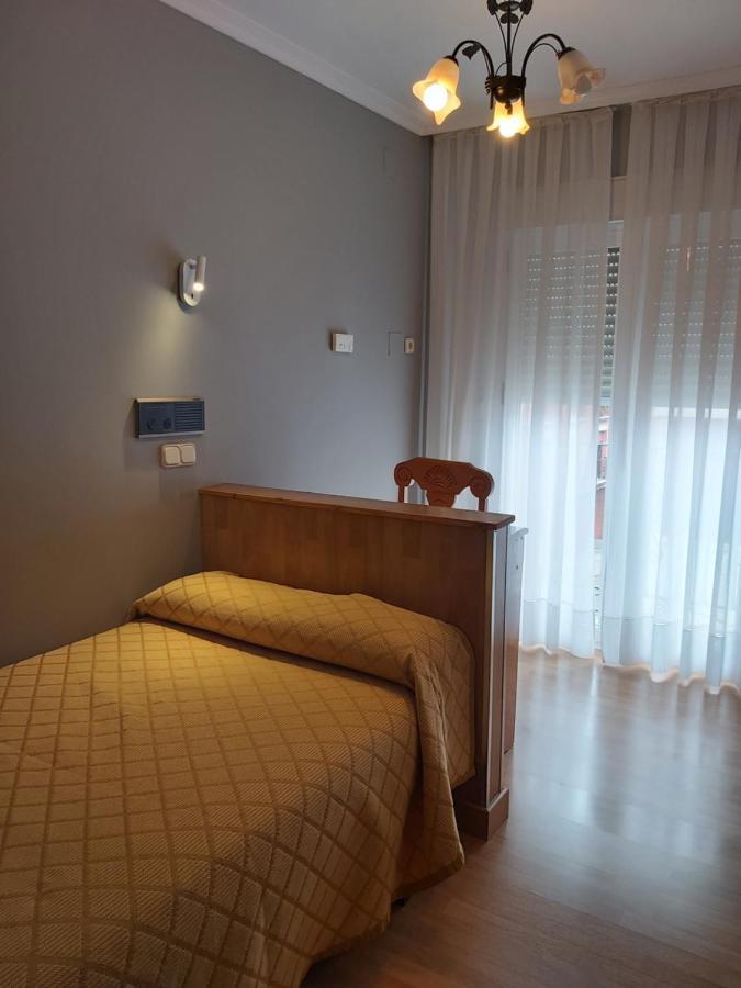 Hostal Virgen Del Villar Laguna de Duero Exteriör bild
