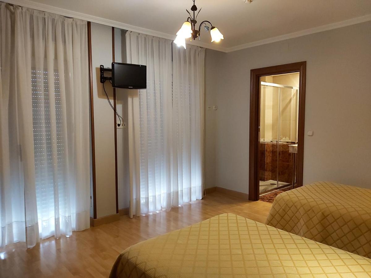 Hostal Virgen Del Villar Laguna de Duero Exteriör bild