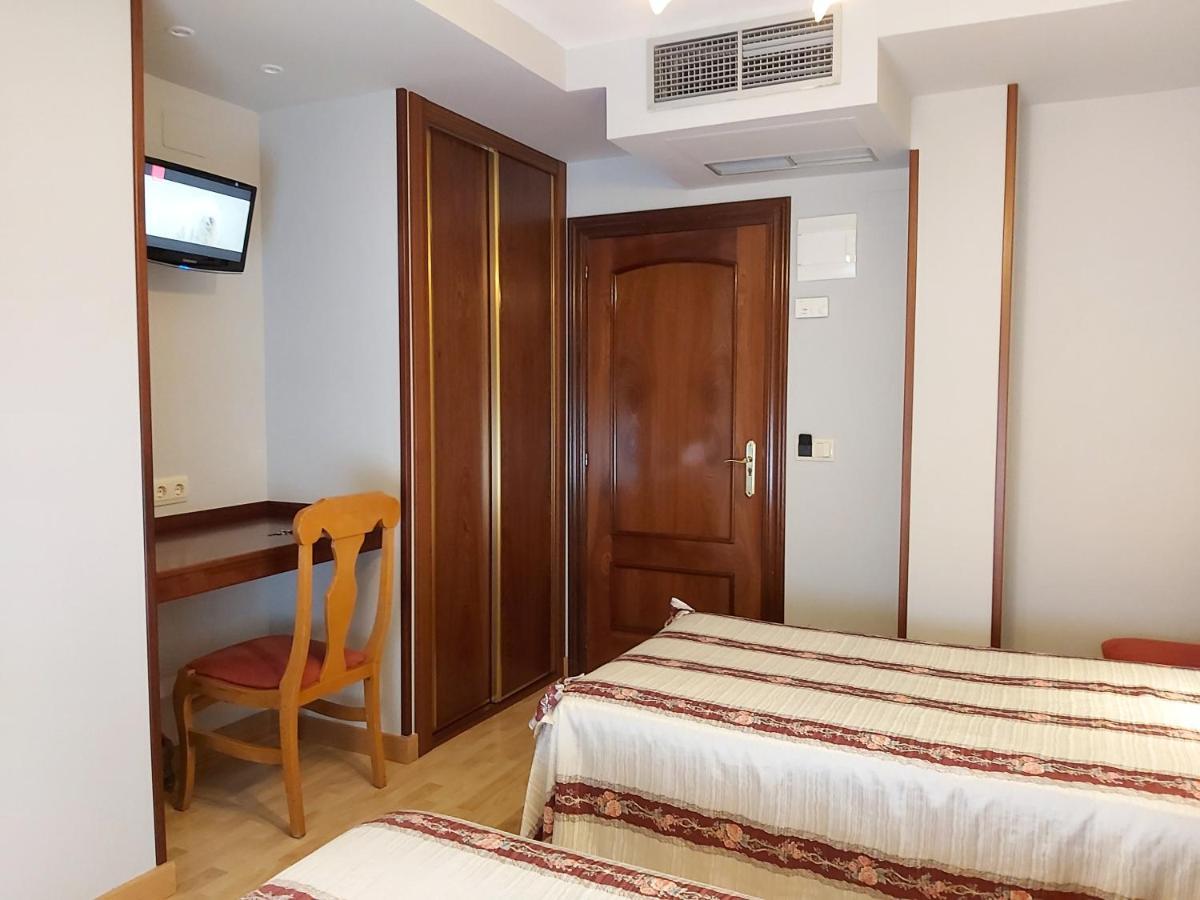 Hostal Virgen Del Villar Laguna de Duero Exteriör bild